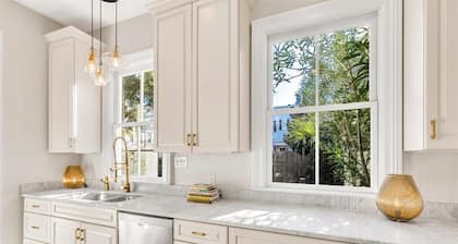 5★ 3BR LUXURY – Walk 95/100 +PRIVATE PARKING AND COURTYARD!