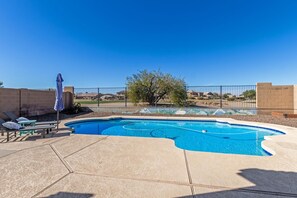 Pool - 5BR/3BA Home with Private Heated Pool and Golf Course Views in San Tan Valley (San Tan Valley)