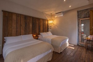 Premium bedding, in-room safe, blackout drapes, soundproofing - Casa Andreu Hotel (San Miguel de Allende)