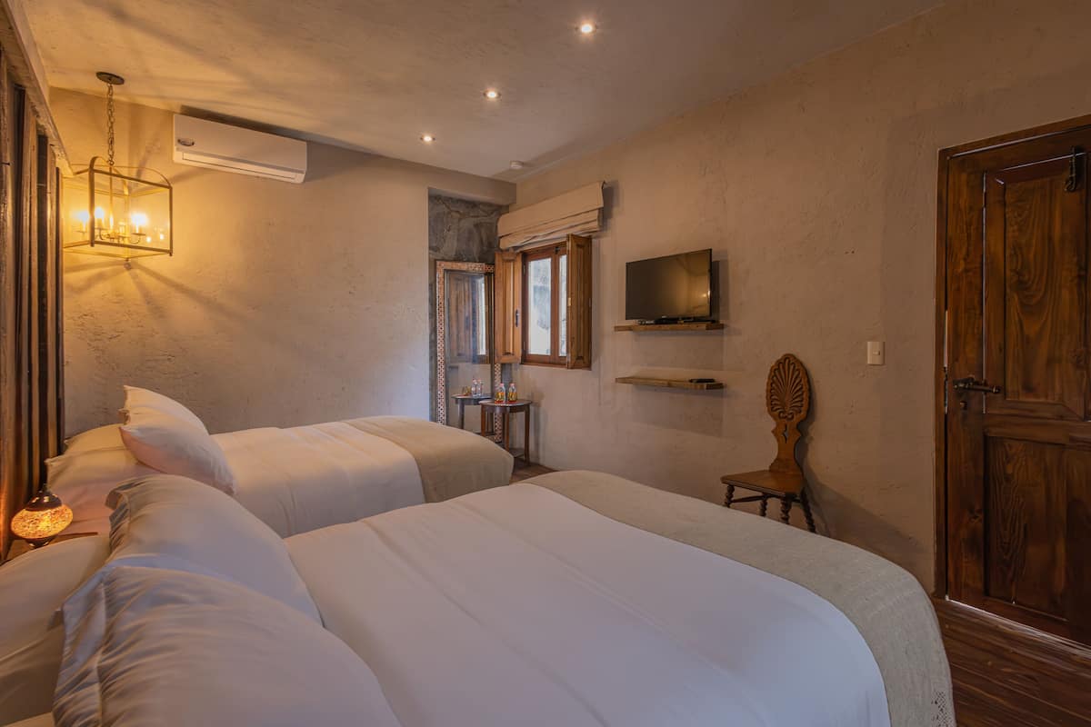 Habitación City doble | Ropa de cama de alta calidad, caja fuerte, cortinas opacas