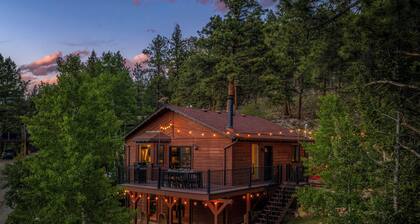 NEW Hot Tub + Arcade + Fire Pit + Mtn Views
