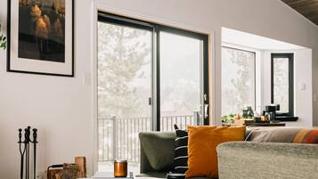 Smart-TV, Kamin, Videospiele, TischfuĂball