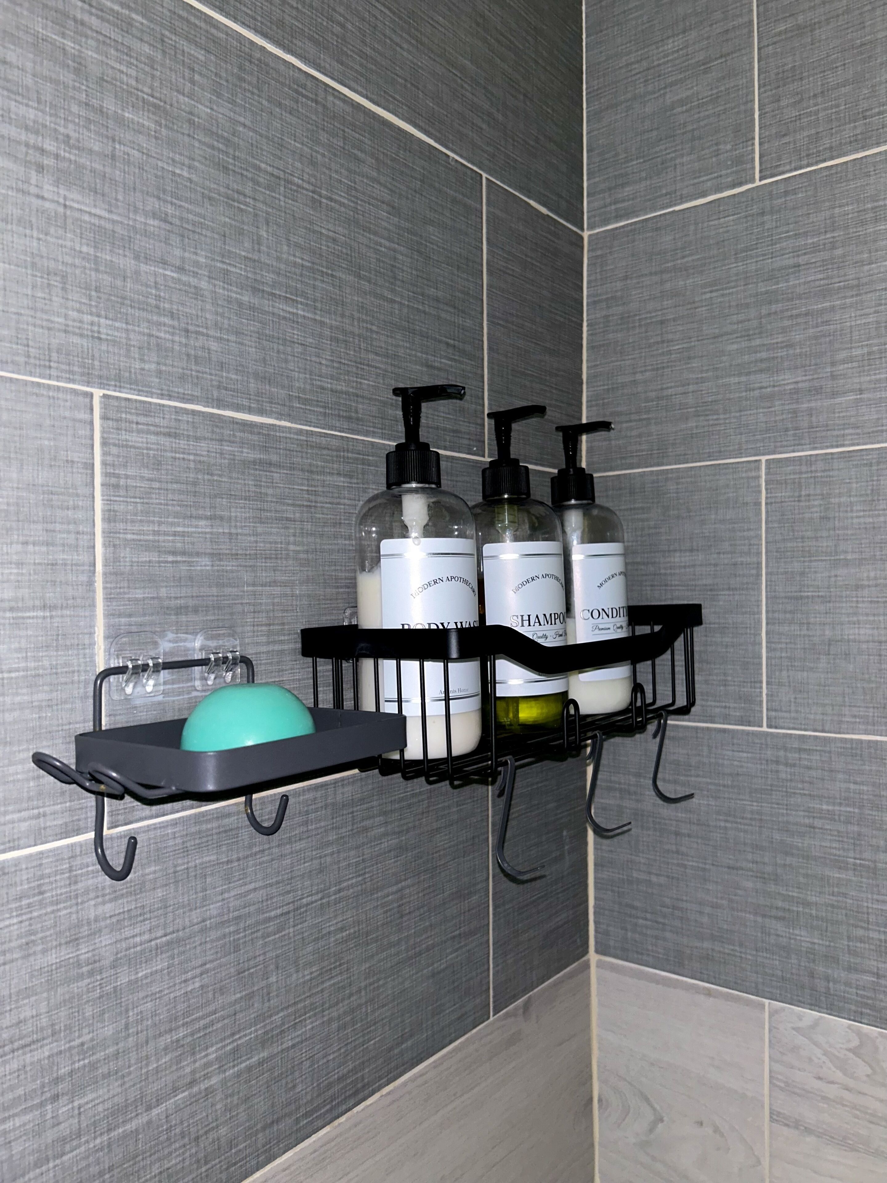 Hårtork, handdukar, tvål och schampo