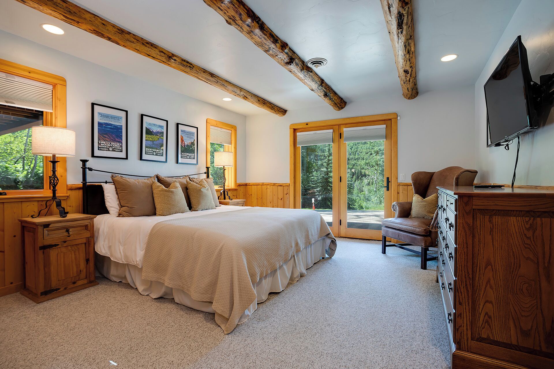 5 bedrooms, desk, iron/ironing board, free WiFi