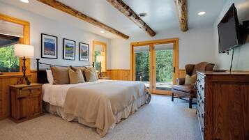 5 bedrooms, desk, iron/ironing board, free WiFi