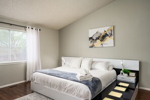 4 habitaciones, escritorio, tabla de planchar con plancha y wifi gratis 
