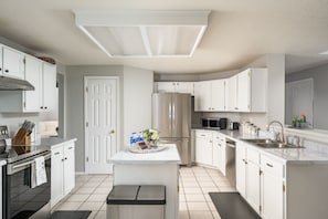 Fridge, microwave, oven, stovetop - Spacious 4 BR House in Centennial (Centennial)