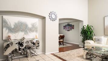 Smart TV, chimenea, monitor de computadora