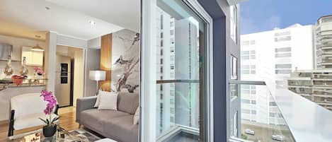 Smart TV, table tennis