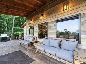 Terrace/patio - Wyatt’s Cove-Private Heated Pool (Sevierville)