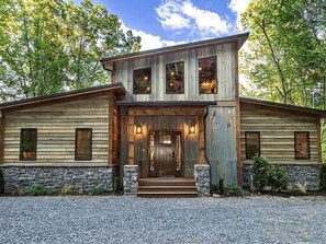 Exterior - Wyatt’s Cove-Private Heated Pool (Sevierville)