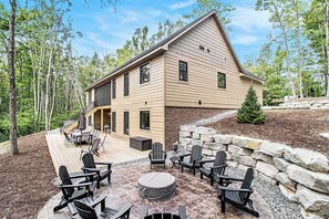 Outdoor dining - BOYNE MOUNTAIN LUXURY HOME / SKI / GOLF / HOT TUB / (Boyne City)