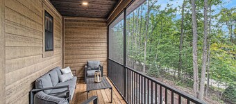 BOYNE MOUNTAIN LUXURY HOME / SKI / GOLF / HOT TUB /