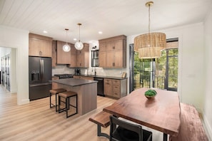 Fridge, microwave, oven, stovetop - BOYNE MOUNTAIN LUXURY HOME / SKI / GOLF / HOT TUB / (Boyne City)