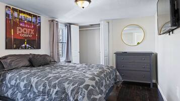 2 dormitorios, escritorio, tabla de planchar con plancha y wifi