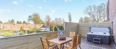 تناول الطعام بالخارج