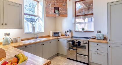 Garden Cottage - UK45498