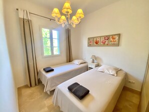 2 bedrooms, desk, iron/ironing board, WiFi