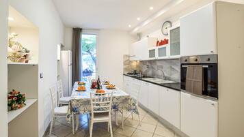 Kühlschrank, Herdplatte, Geschirrspüler