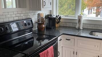 冰箱、微波炉、烤箱、炉灶