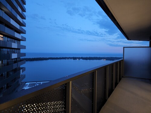 Toronto Luxury condo with amazing Lake & city view and best amenities 