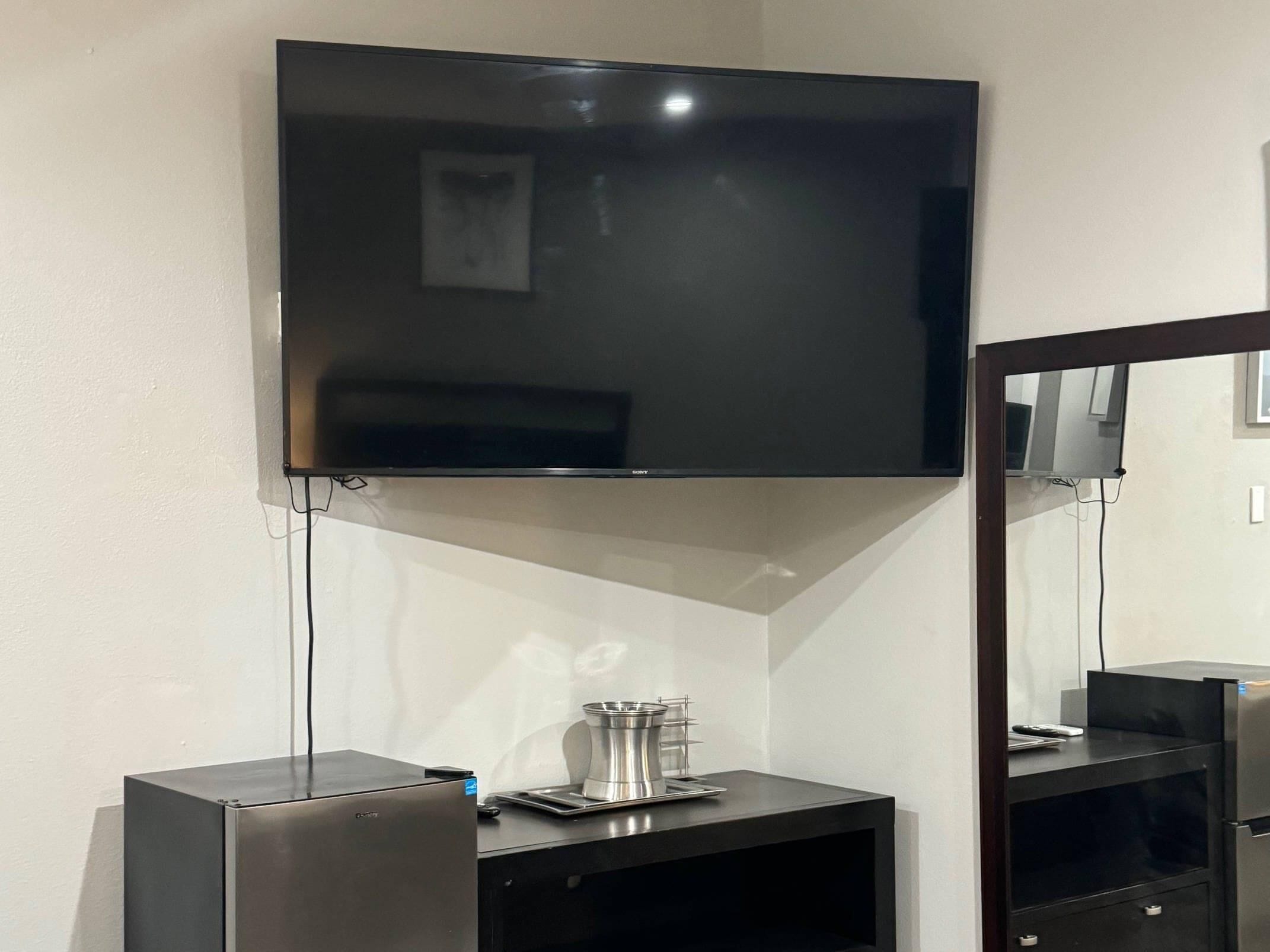 Individually furnished, desk, free WiFi, bed sheets
