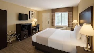Standard Room, 1 King Bed, Non Smoking | Individually furnished, desk, free WiFi, bed sheets
