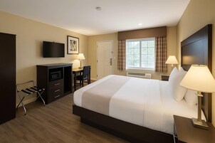 Standard Room, 1 King Bed, Non Smoking | Desk, WiFi (free), individually furnished, bed sheets