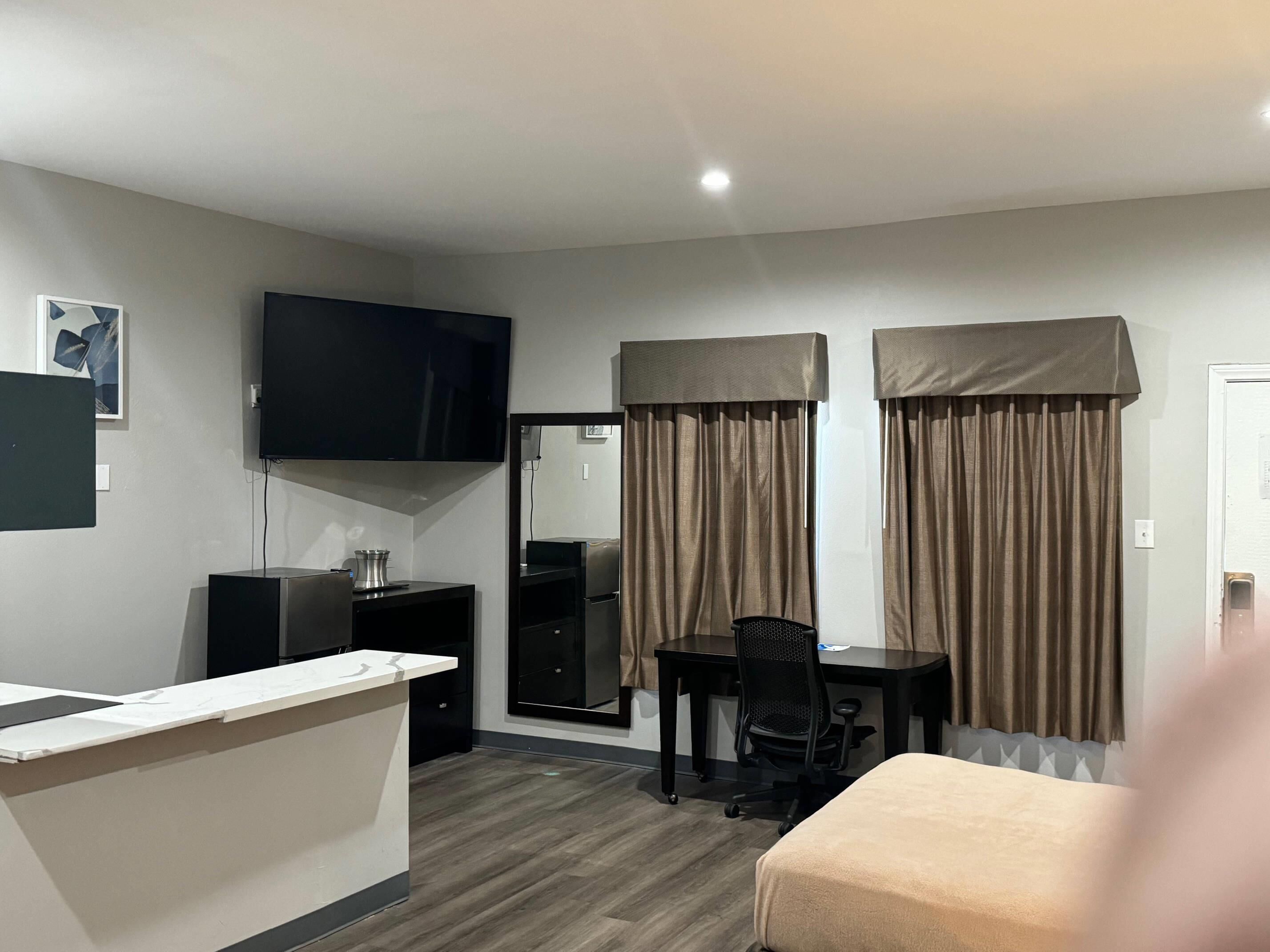 Individually furnished, desk, free WiFi, bed sheets