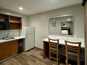 Individuelt innredet, skrivebord, wi-fi (inkludert) og sengetøy