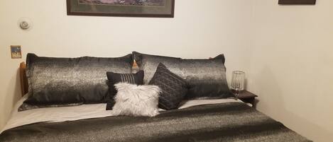 2 chambres, fer et planche à repasser, lit parapluie, Wi-Fi gratuit