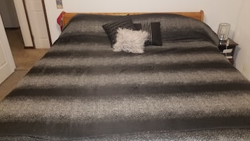 2 habitaciones, tabla de planchar con plancha y cuna de viaje