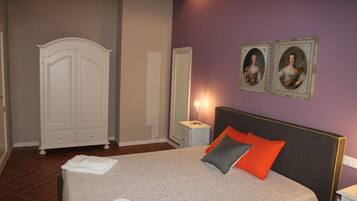 9 bedrooms, WiFi, bed sheets