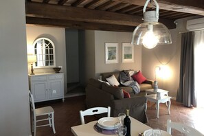 TV - Borgo del Silenzio with private pool, all apartments (Lajatico)