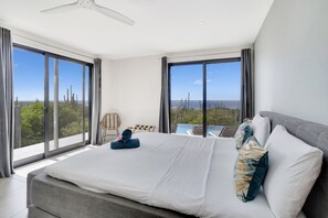 5 slaapkamers, een kluis op de kamer, een strijkplank/strijkijzer