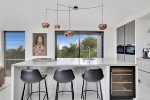 Fridge, microwave, oven, stovetop - Beautiful villa with infinity pool and gorgeous ocean view. Perfect for divers! (Kralendijk)