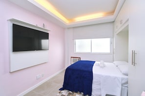 Ropa de cama de alta calidad, cortinas blackout y wifi gratis 