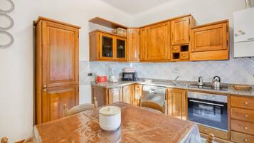 Fridge, stovetop, dishwasher, coffee/tea maker