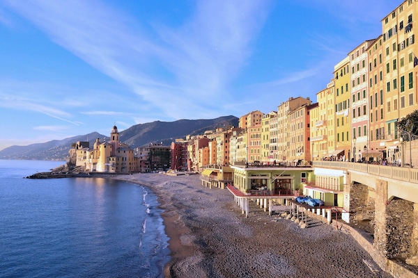 Una spiaggia nelle vicinanze