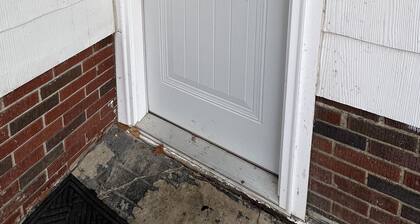 4 Bedroom, 6 Bed, 2 Bathroom 2 Story Spacious Home NW Side of CR