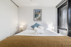 Deluxe Apartment | 2 bedrooms, premium bedding, Select Comfort beds, iron/ironing board - Riverview Suites by EdgeTrip (Melbourne)