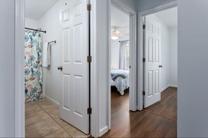 3 habitaciones, escritorio, wifi gratis y ropa de cama 