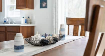 3 Bedroom Townhome, 5 Minutes to UNCW & Wrightsville beach