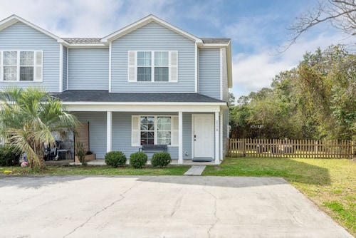 3 Bedroom Townhome, 5 Minutes to UNCW & Wrightsville beach