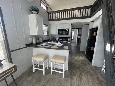 Brand new, adorable tiny home on a working Llama Ranch a short drive from Waco.