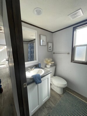 淋浴设施、吹风机、毛巾、肥皂