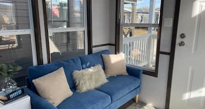 Brand new, adorable tiny home on a working Llama Ranch a short drive from Waco.