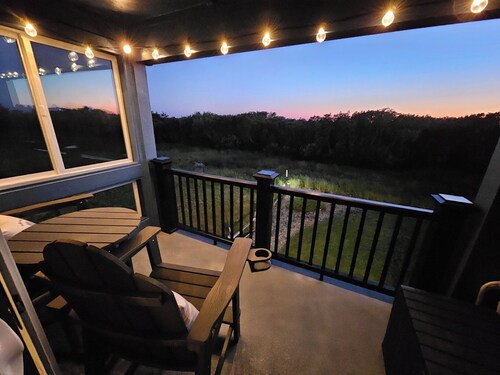 Beach Please!  Full Cozy Condo In Ocean Shores with Private Deck