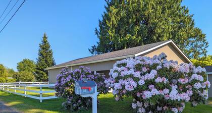 Spacious 2BR house. Pet friendly with fenced yard. Outdoor covered patio.