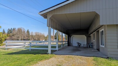 Spacious 2BR house. Pet friendly with fenced yard. Outdoor covered patio.